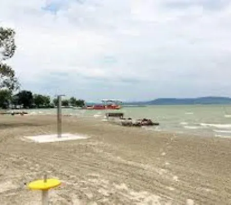 Eszter Koezel A Balatonhoz 5 Fo Reszere