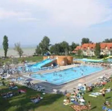 Апартаменты Eszter Koezel A Balatonhoz 5 Fo Reszere *