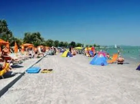 Eszter Koezel A Balatonhoz 5 Fo Reszere