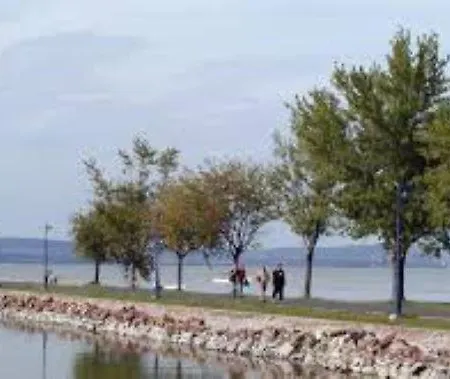 Eszter Koezel A Balatonhoz 5 Fo Reszere *