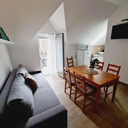 Apartmán Eszter Koezel A Balatonhoz 5 Fo Reszere *