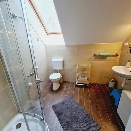 Apartment Eszter Koezel A Balatonhoz 5 Fo Reszere *