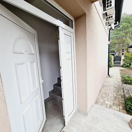 Apartment Eszter Koezel A Balatonhoz 5 Fo Reszere