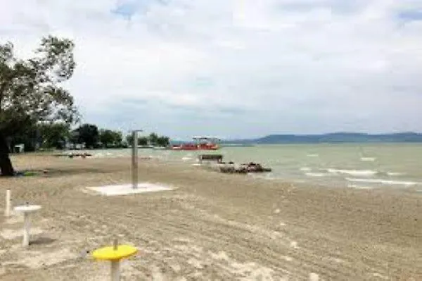 Eszter Koezel A Balatonhoz 5 Fo Reszere