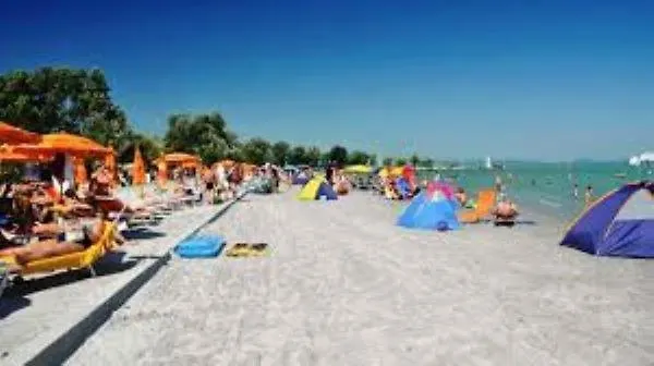 Eszter Koezel A Balatonhoz 5 Fo Reszere