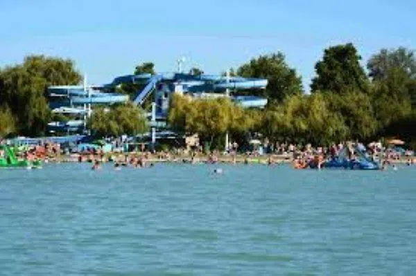 Eszter Koezel A Balatonhoz 5 Fo Reszere Apartment