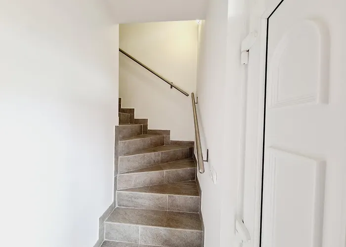 Apartment Eszter Koezel A Balatonhoz 5 Fo Reszere