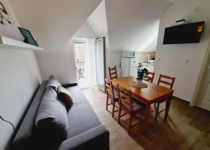 Apartment Eszter Koezel A Balatonhoz 5 Fo Reszere *