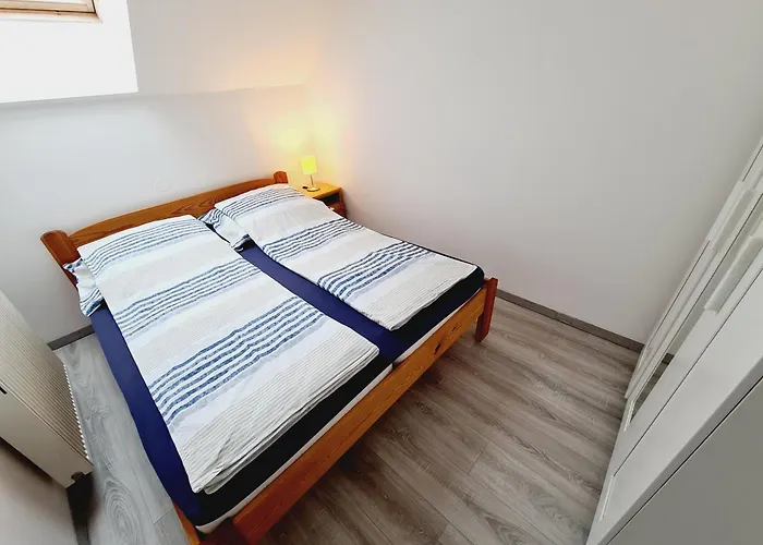 Eszter Koezel A Balatonhoz 5 Fo Reszere Apartmán