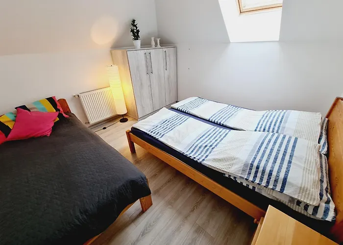 Apartment Eszter Koezel A Balatonhoz 5 Fo Reszere